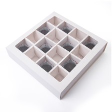 Folding box under 16 sweets, white, 17.7 x 17.7 x 3.8 cm