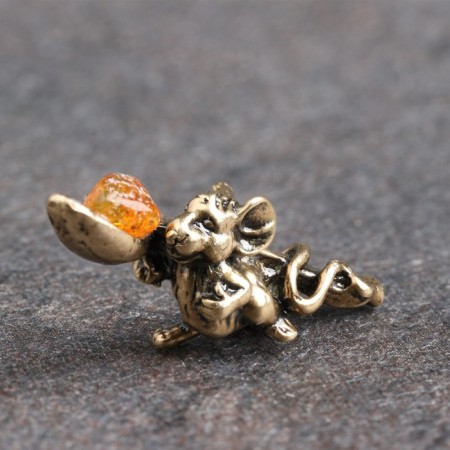 A purse souvenir "mouse with a spoon", with natural amber-2