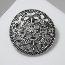 Brooch 