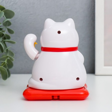 Plastic pendulum from the solar battery "Cat manei-nako Kosynka with flowers" White 9.5x10x9.5 cm 73535-2