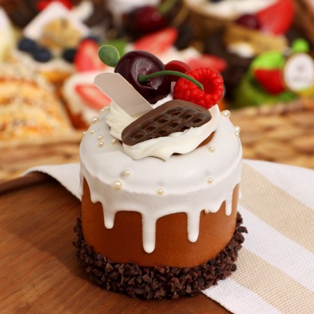 Mulyage - Magnet "Cake Berries in Chocolate" 7x7x9cm-1