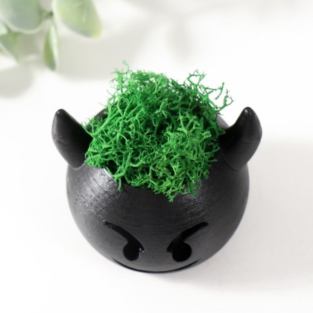 Cashpo concrete "devil" 6.5x6x5.5 cm black with moss (moss green. Stabiliz.)-4
