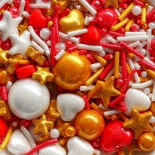 Sprinking a confectionery figure 