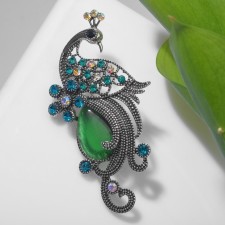 Brooch 