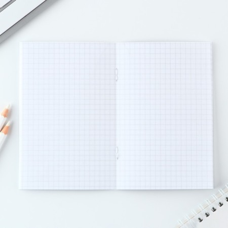 Блокнот А6, 32 л в клетку «Девочка с косичками»-1