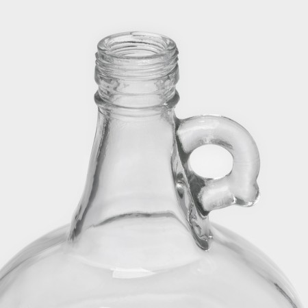 A glass bottle with a pen "Verona, 2.92 liters-5