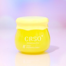 Moisturizing lip balm with honey