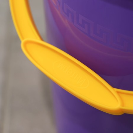 A bucket with a measured scale, 10 l, color mix-7