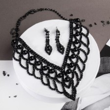 Set 2 objects: earrings, necklace 