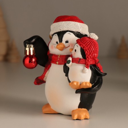 Polystone souvenir "Penguin with baby and Christmas ball" 11x7.5x12 cm-3