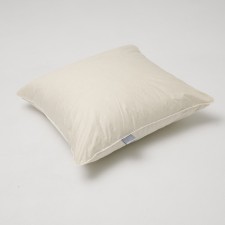The pillow is low three -core, size 70x70 cm, color mix