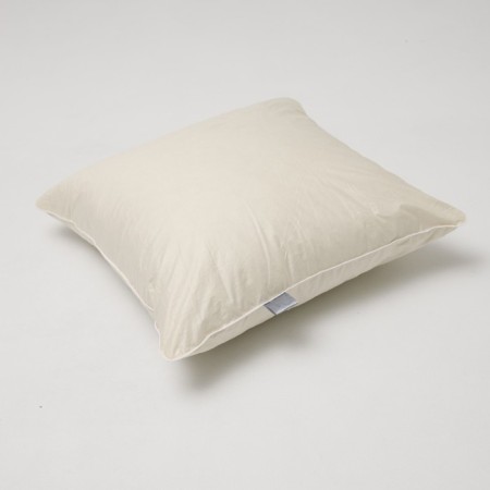 The pillow is low three -core, size 70x70 cm, color mix