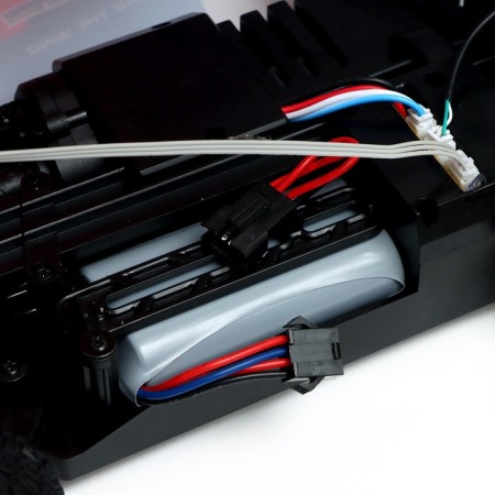 The radio -controlled car "Drift" works on the battery, light, replaceable wheels in the kit-3
