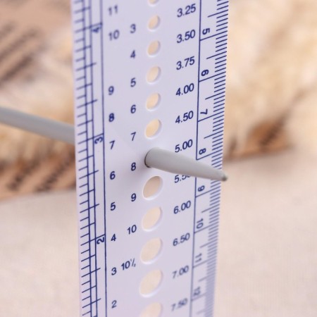 A ruler to determine the size of the knitting needles, 14 cm-1