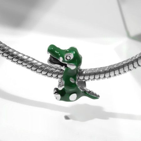 Talisman "Crocodile", green color in silver-1