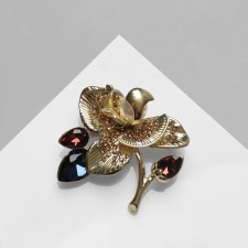 Brooch 