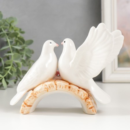 Souvenir ceramics "Two white dove on a bridge with roses" 9.5x12.5x6 cm-2