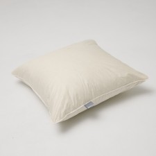 The pillow is medium threefold, size 70x70 cm, color mix