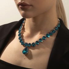 The necklace 