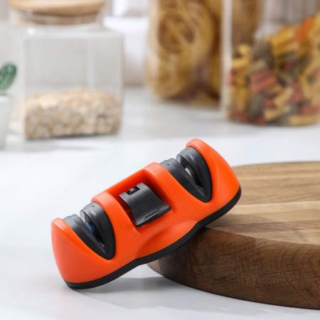 Carpet for knives “Profi”, 13 × 7 × 4.5 cm, with polishing, on suction cup, red color-1