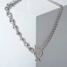 The necklace 