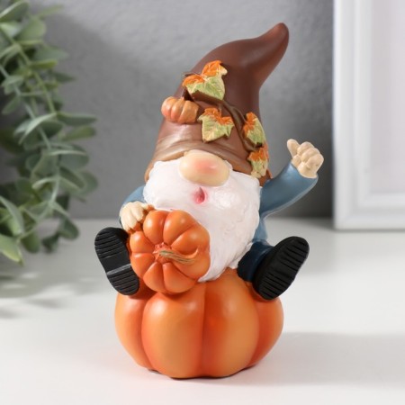 Polystone souvenir "Dwarf riding on pumpkin" 8x7.5x13 cm
