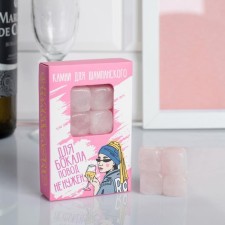 A set of stones for whiskey 