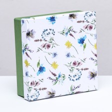 Square “Flowers” ​​gift box, 13.5 x 13.5 x 5 cm