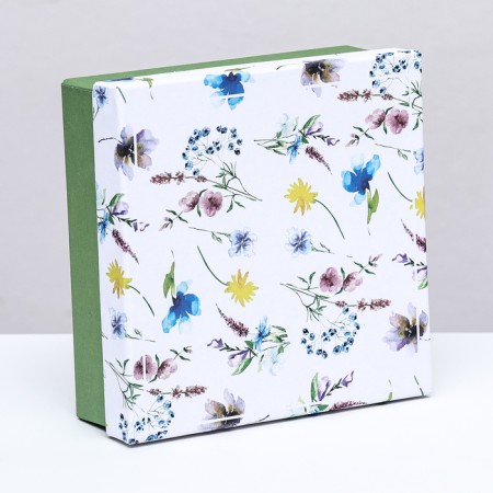 Square “Flowers” ​​gift box, 13.5 x 13.5 x 5 cm