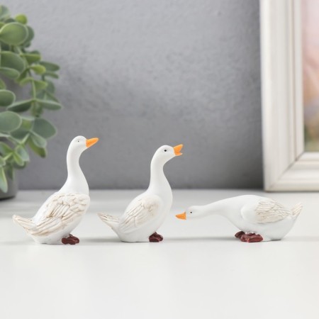 Polystone souvenir "White geese on a walk" set of 3 pcs 5.4x5x4 cm