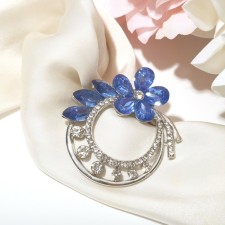 Clip for a “flower” scarf, white-blue color in gray metal