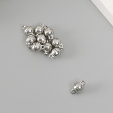 Floor with Magnetic Metal 