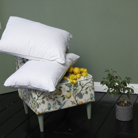 The pillow is low, size 50x70 cm, color mix