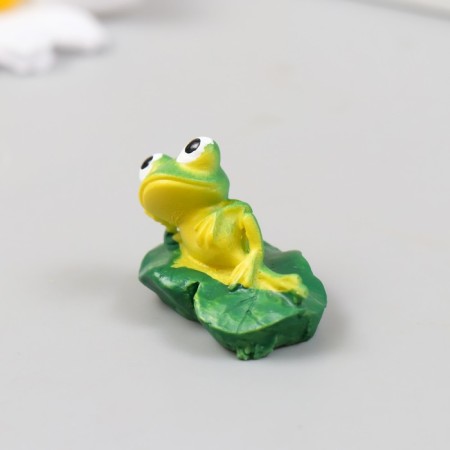 Figure for Florarium Polystone "Frog rest" 4x3.5x3 cm-1