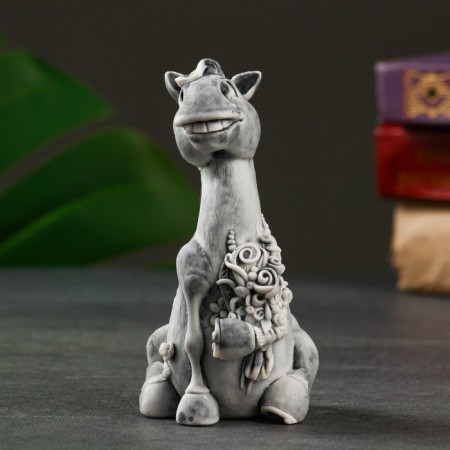 Сувенир "Конь с букетом" 11,5см-1