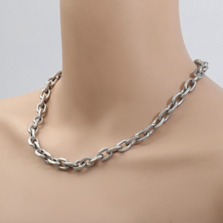 The necklace "chain" is oval links, the color is matte silver, 45 cm-3