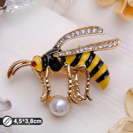 Brooch "Bee" with bead, color in gold