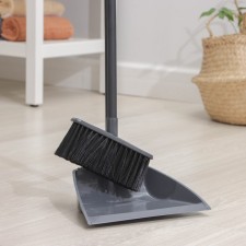 Floor brush with an etna scoop, gray color