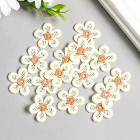 Decor for creativity Textile embroidery "White chamomile" 2.5x2.5 cm-1