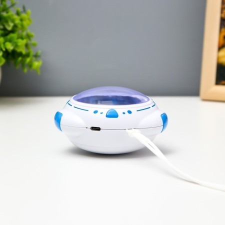 The nightlight warms up with a manner of "Cosmonaut" LED USB AKB white-blue 10x9x5.8 cm Risalux-8