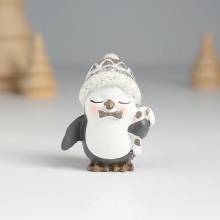 Polystone souvenir "Penguin in a hat, with a candy" 3.5x2.5x4.6 cm