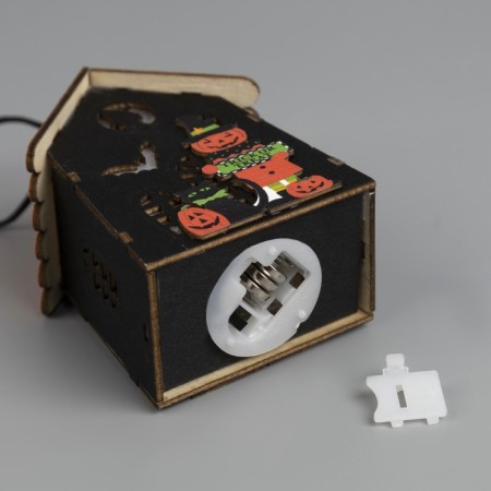 LED suspension "Jack House" 7 × 9.5 × 6 cm, plastic, batteries LR1130x3, glow warm white-2