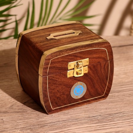 Pigger "Boxing" 10x7x9 cm, tree shisham