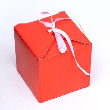 The box is folding, square, red, 8 x 8 x 8 cm,-1