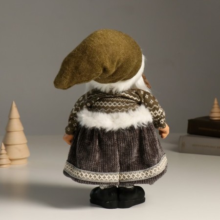 Interior doll "Grandma Hornie in a green outfit and cap" 37 cm-2