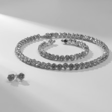 Set 3 objects: earrings, necklaces, bracelet 