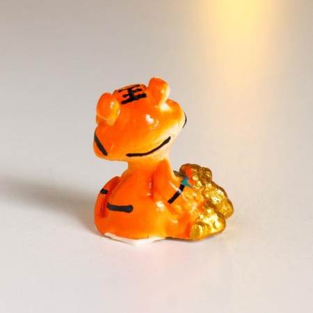 Polystone souvenir "Tiger with a gold cart" mix 2.4x1.6x2 cm-3