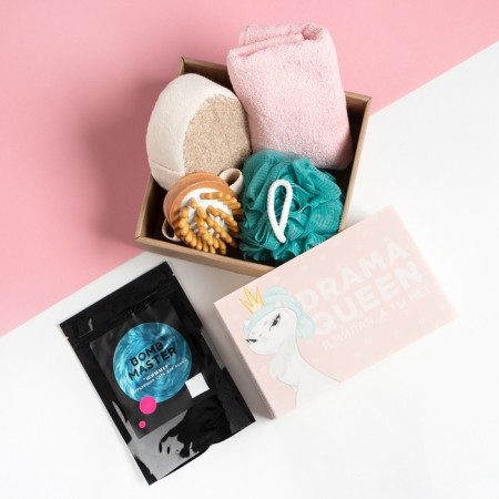 Gift set of Ethel "Drama Queen" towel 30x60 cm and accessories
