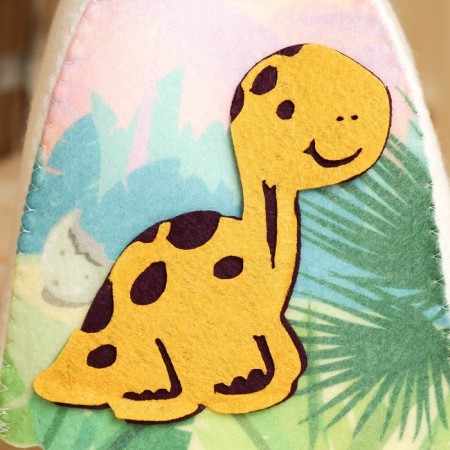 Banch hat for a nursery with an applique of the dinosaur "Leo", felt-1