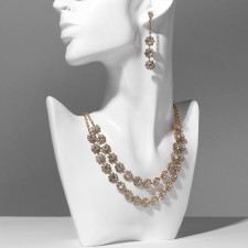 Set 2 objects: earrings, necklace 